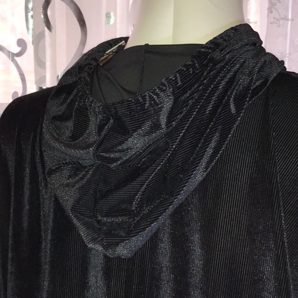Ribbed velvet hooded dress ๐ - Picture 4 of 6